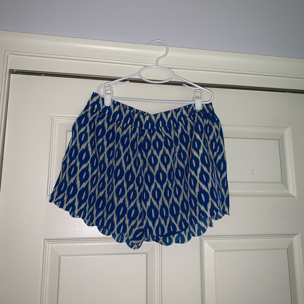 blue and cream scalloped shorts (pockets!)